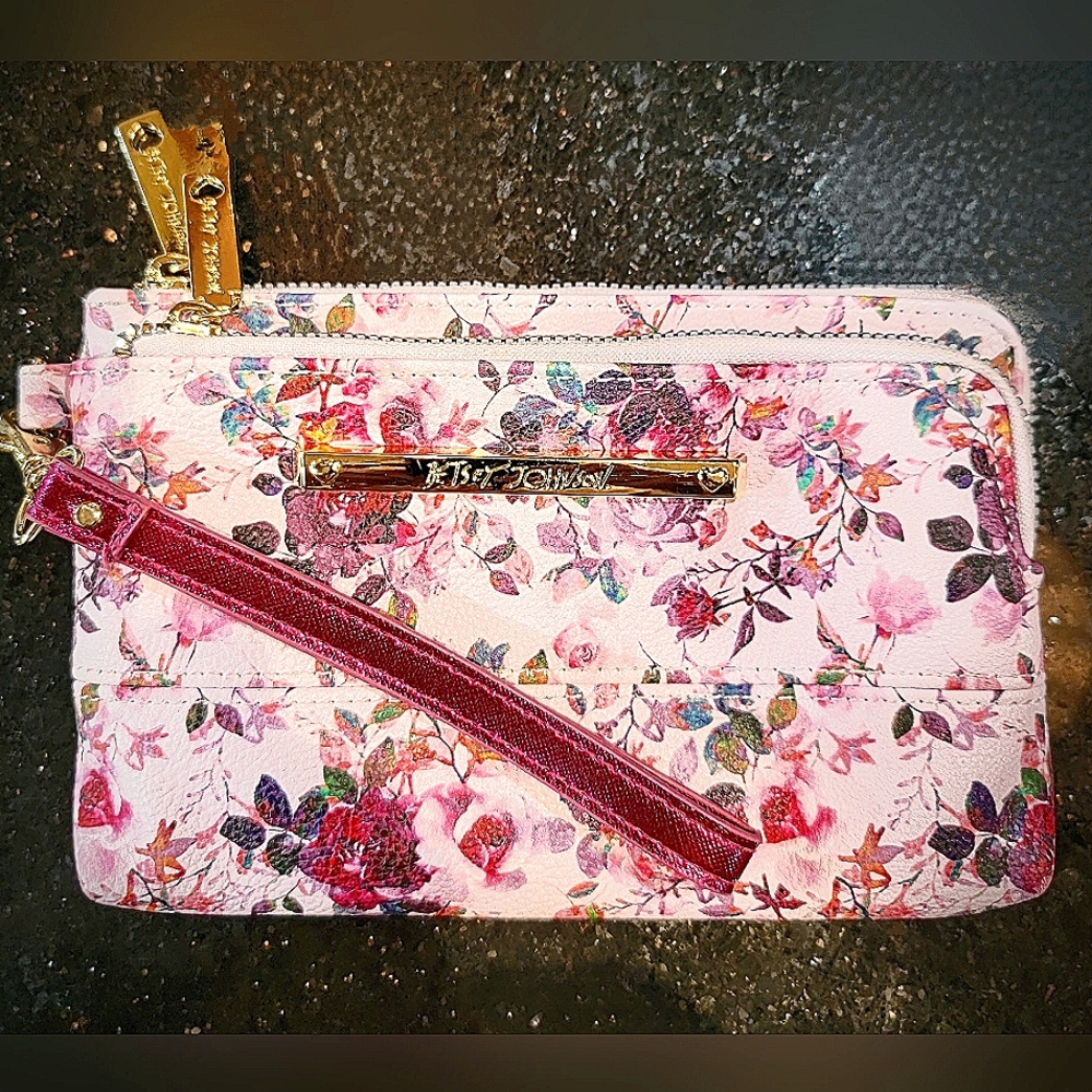 Betsey Johnson Wristlet Double Zip Lilac Floral Print. NWOT